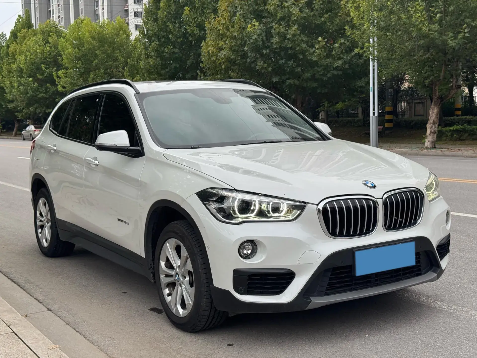 2022 BMW X1 thumbnail 3