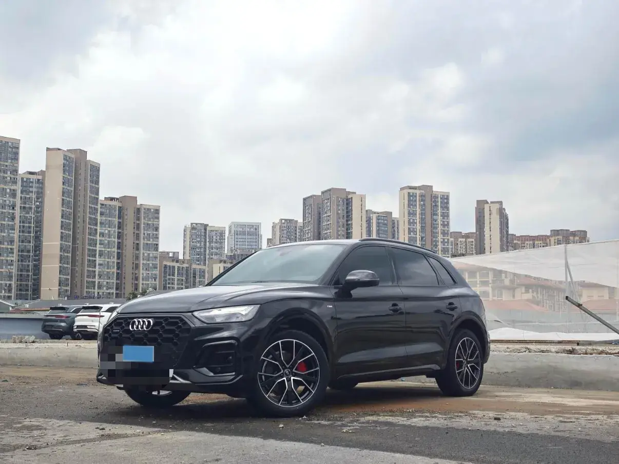 2023 AUDI Q5L view 1