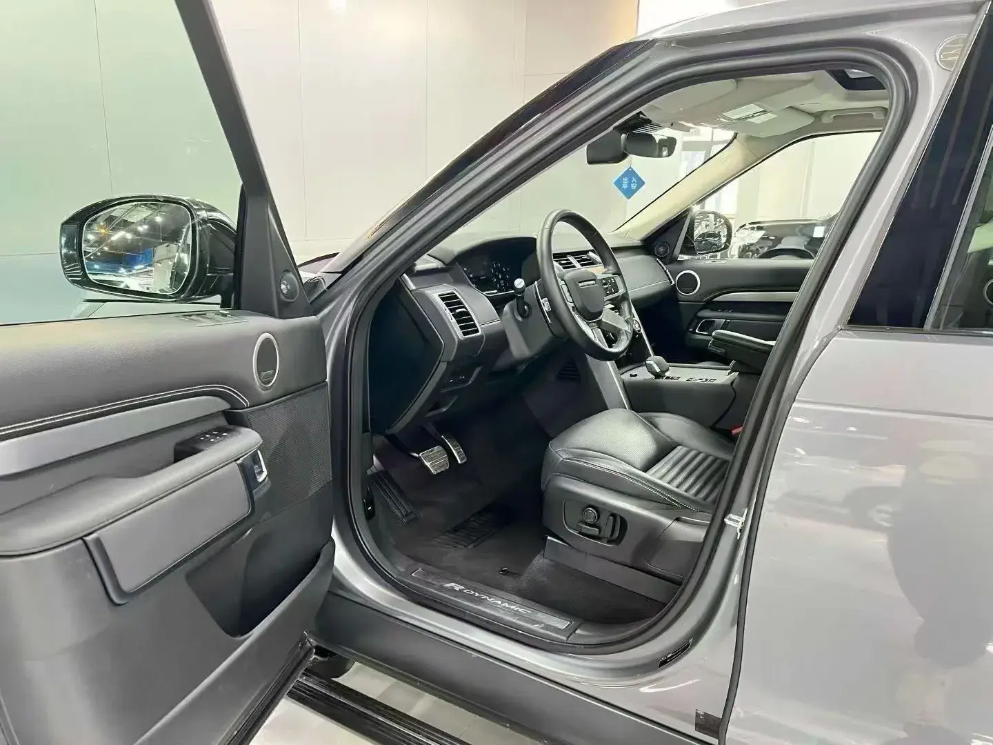 2021 LAND ROVER thumbnail 4