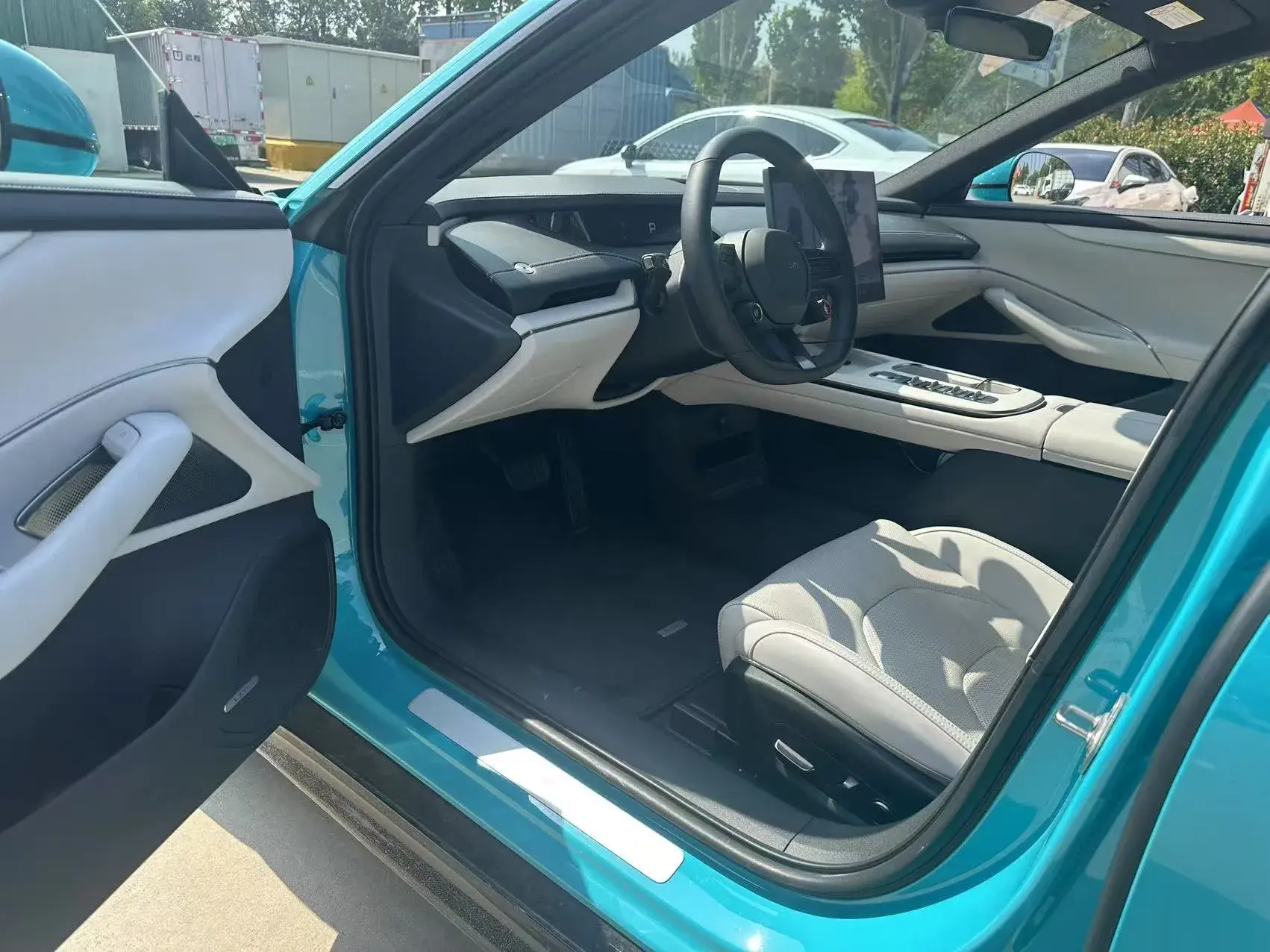 2024 MI SU7 thumbnail 4