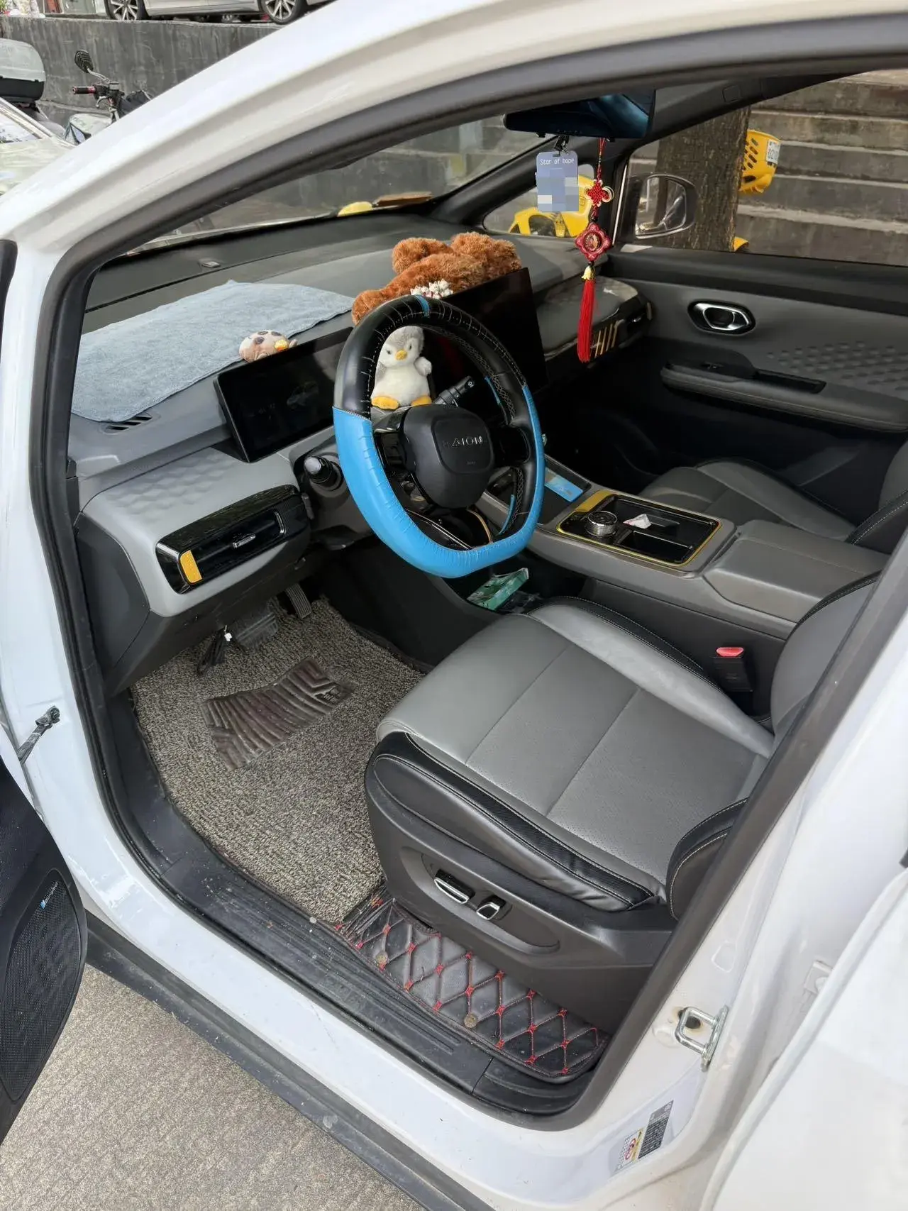 2022 AION Y thumbnail 2