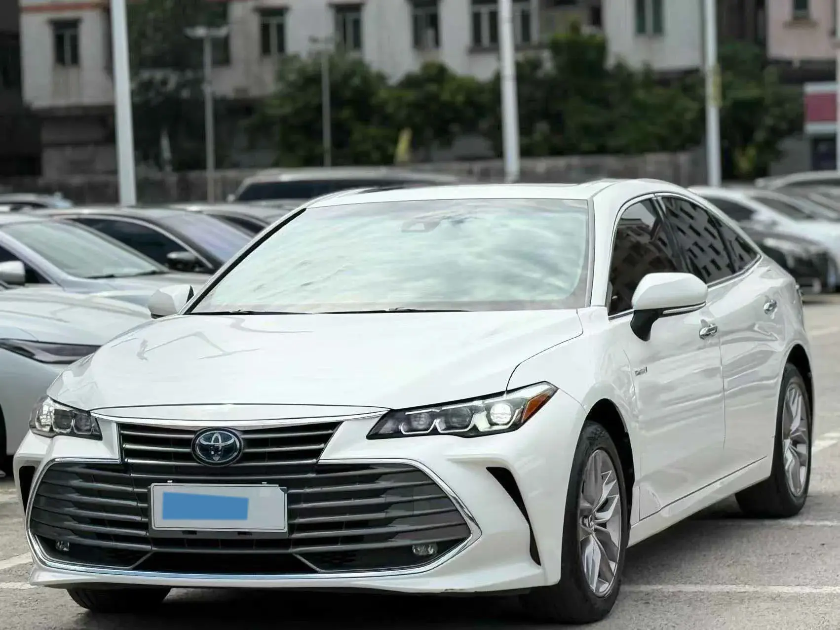2019 TOYOTA AVALON view 1
