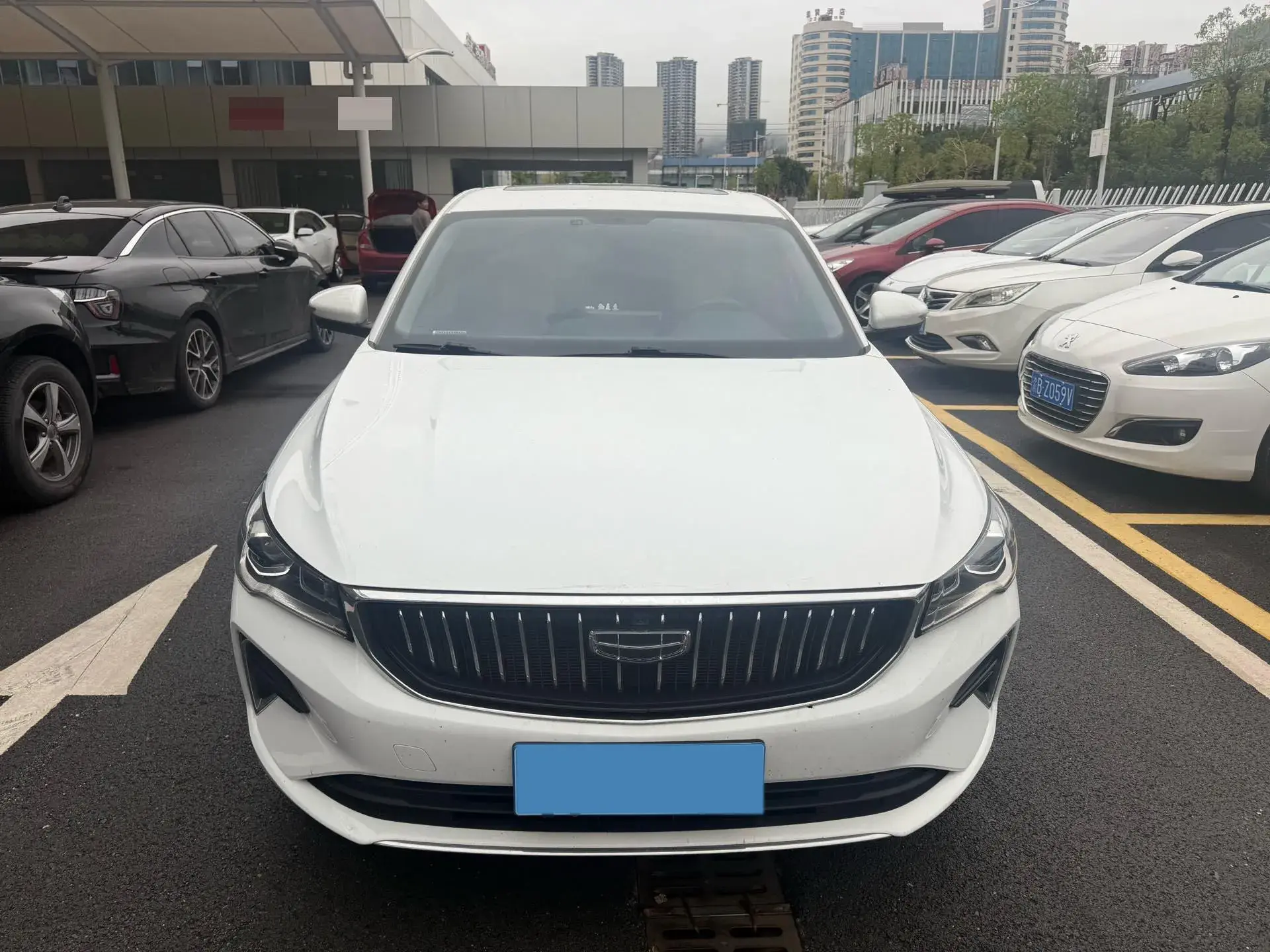 2022 GEELY EMGRAND thumbnail 3
