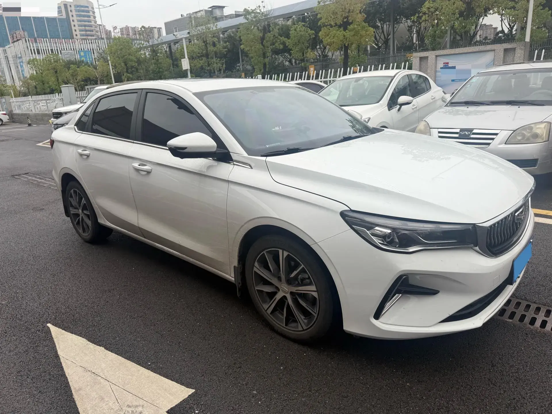 2022 GEELY EMGRAND thumbnail 2