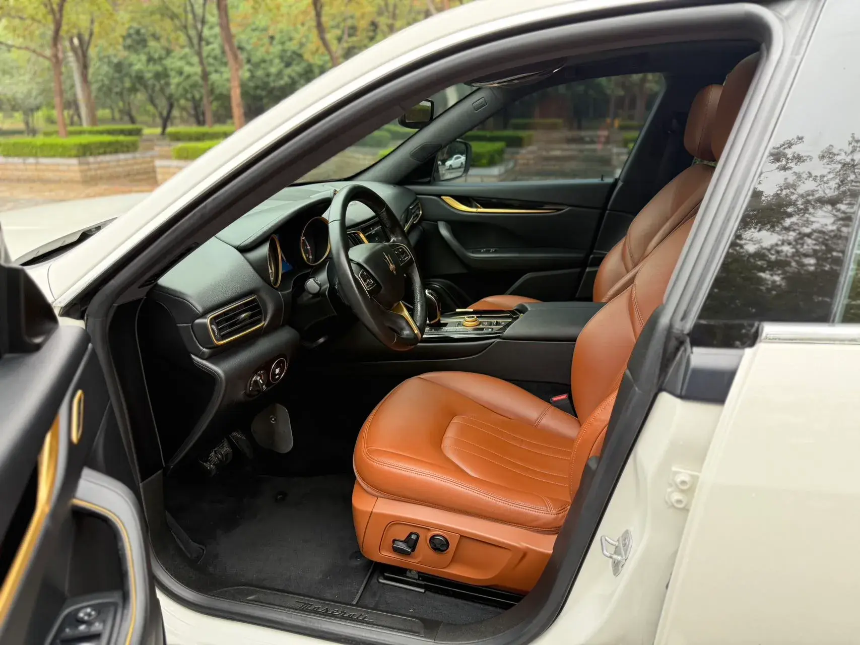 2018 MASERATI LEVANTE thumbnail 3