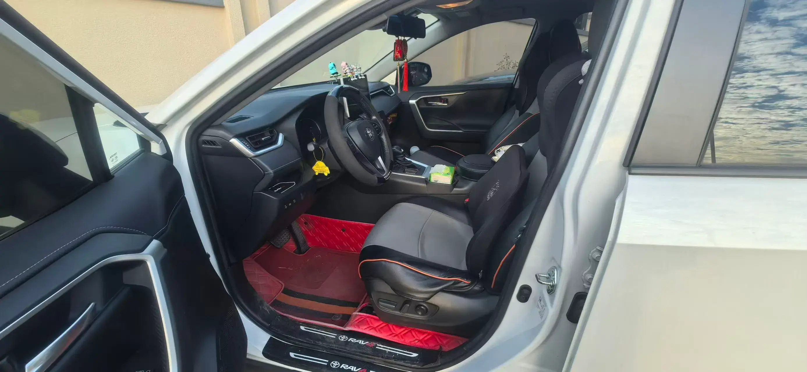 2022 TOYOTA RAV4 thumbnail 4