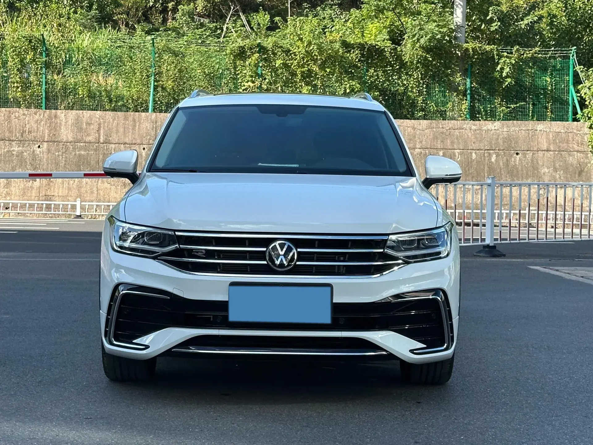 2024 VOLKSWAGEN TIGUAN thumbnail 2