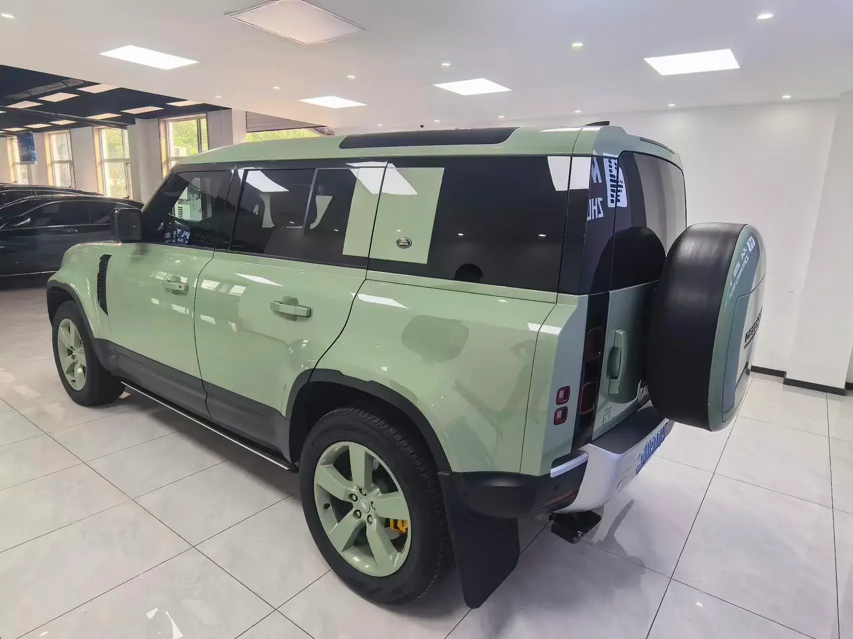 2023 LAND ROVER thumbnail 2