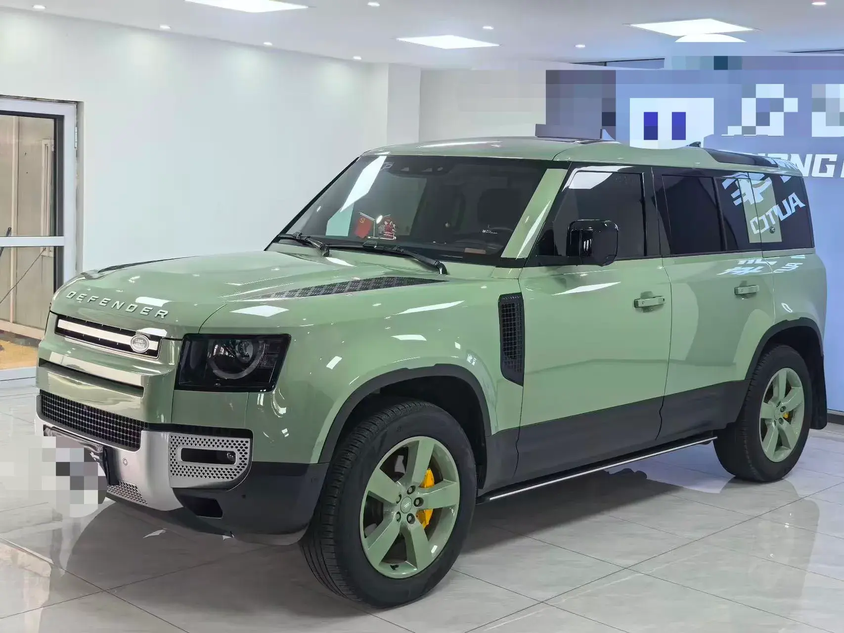 2023 LAND ROVER view 1