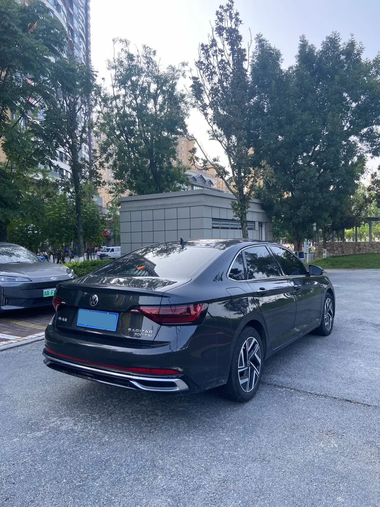 2023 VOLKSWAGEN SAGITAR thumbnail 4