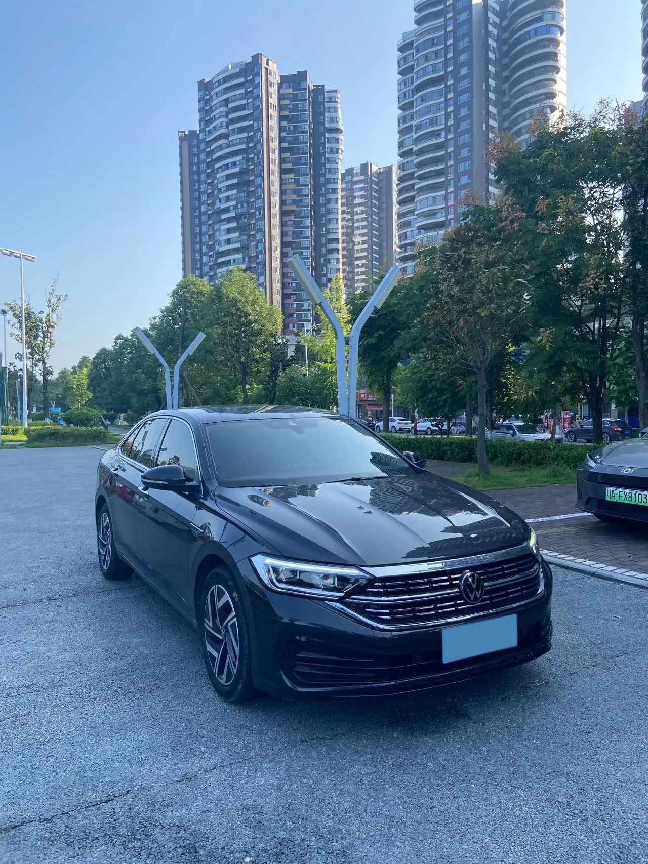 2023 VOLKSWAGEN SAGITAR thumbnail 3