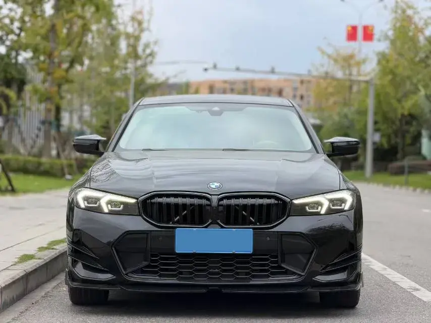 2023 BMW 3 thumbnail 2