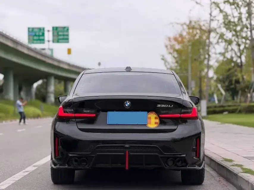 2023 BMW 3 thumbnail 4