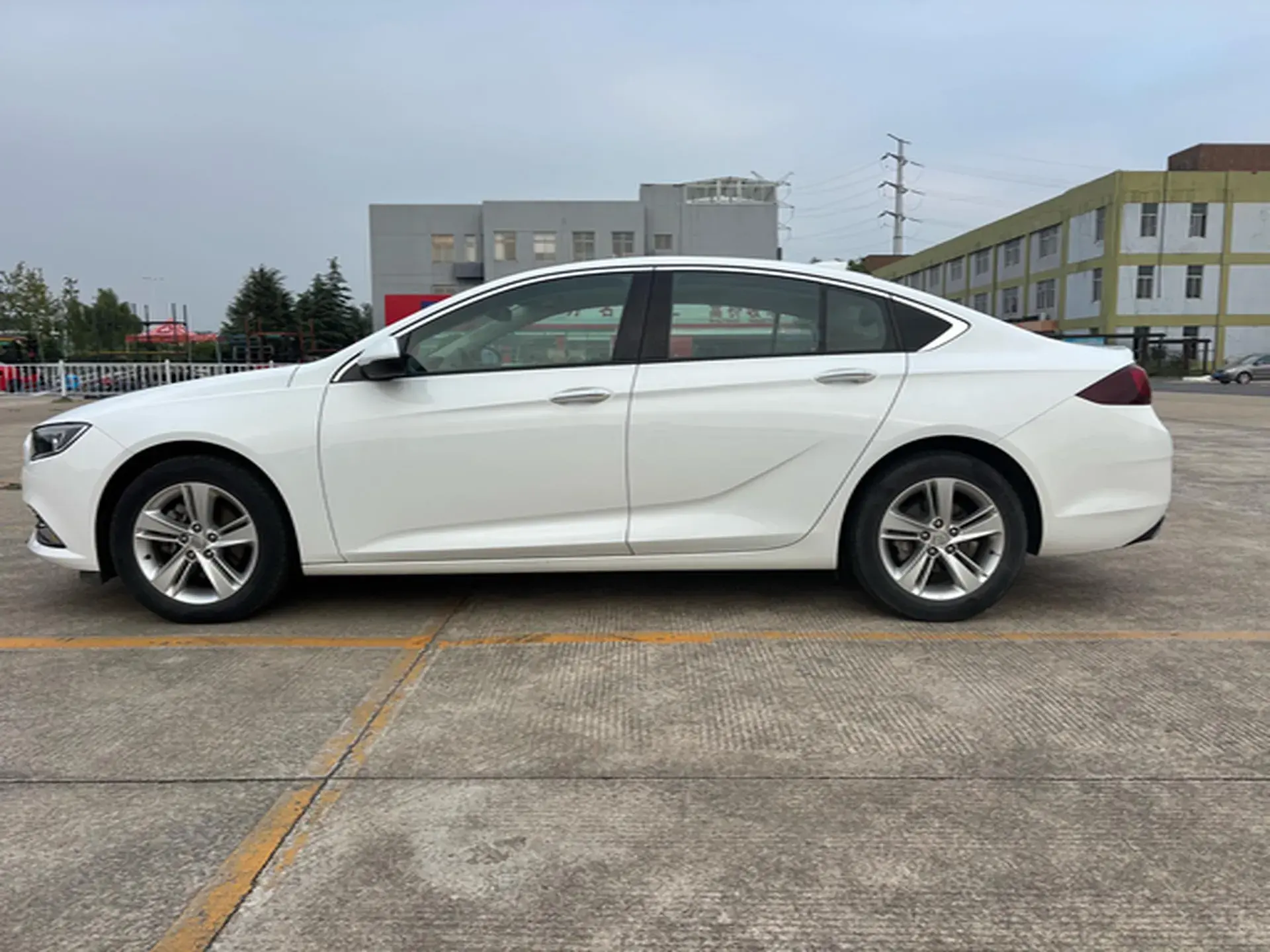 2019 BUICK REGAL thumbnail 3