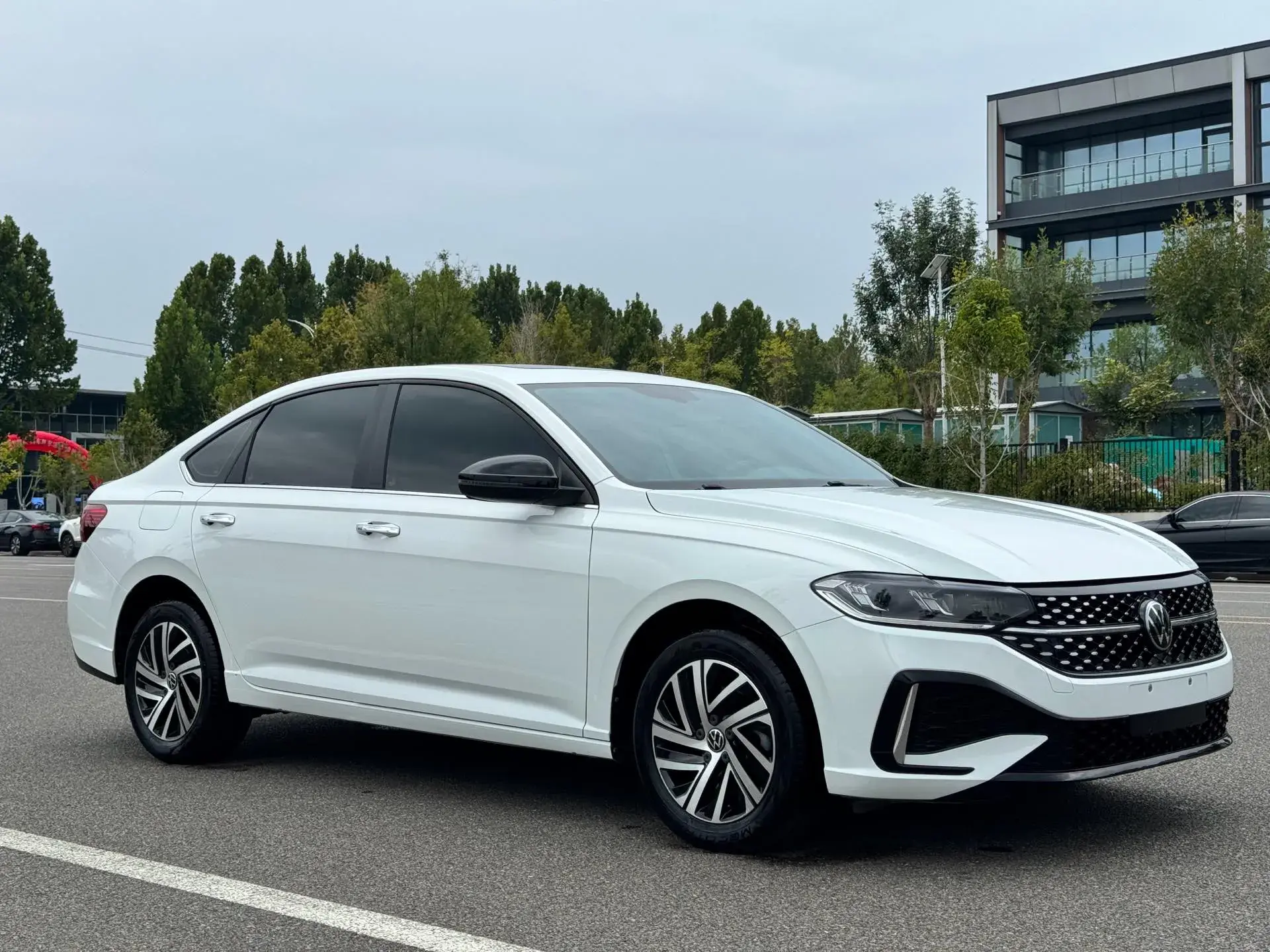 2023 VOLKSWAGEN LAVIDA thumbnail 3