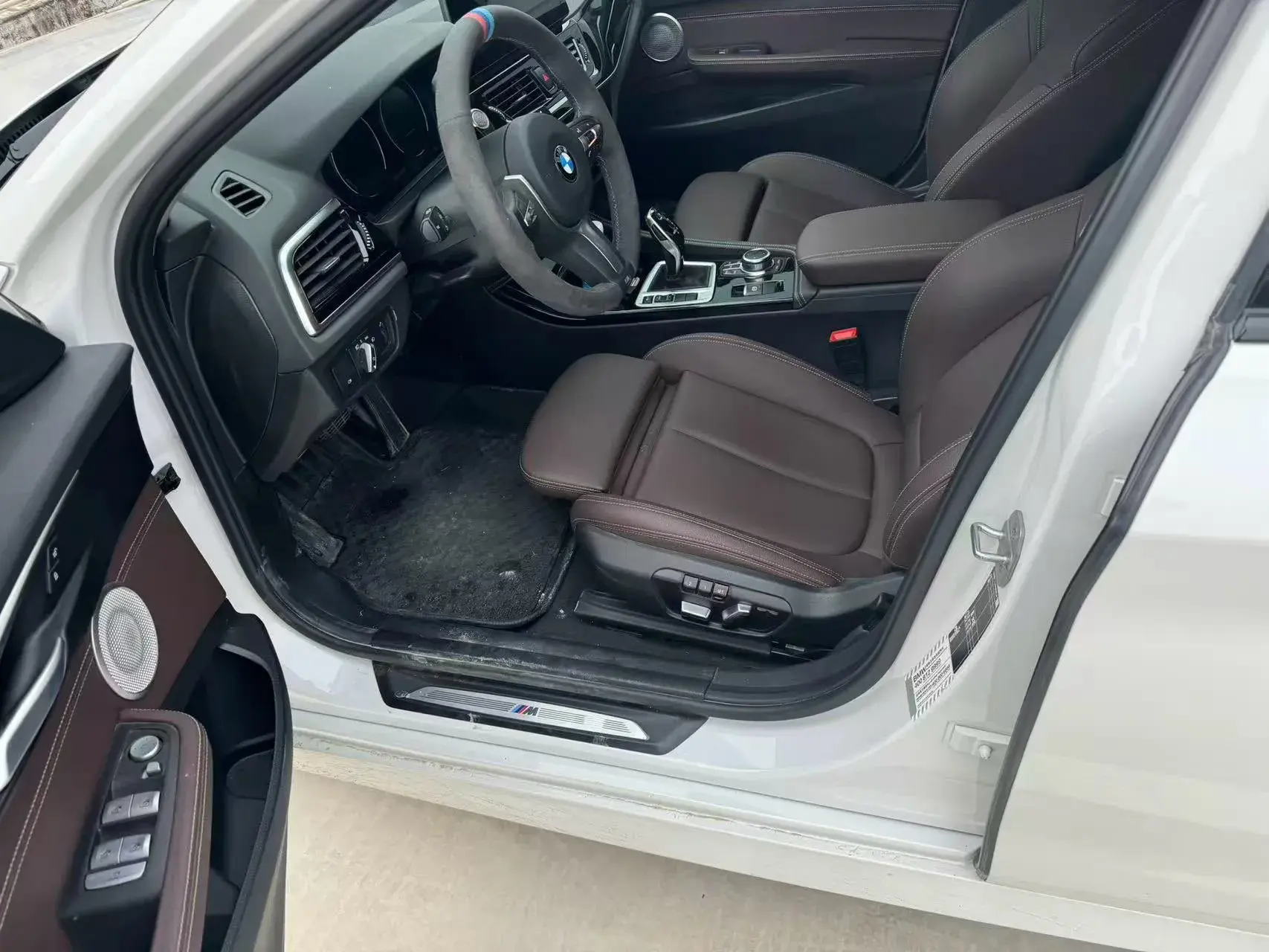 2023 BMW 1 thumbnail 3