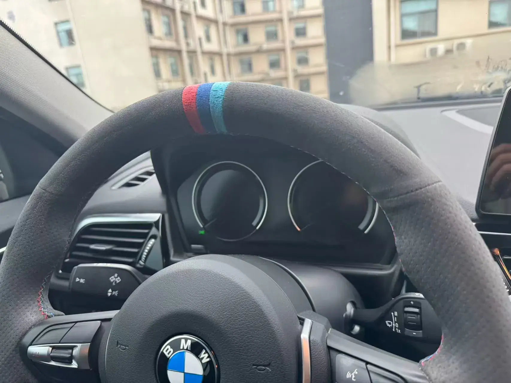 2023 BMW 1 thumbnail 4