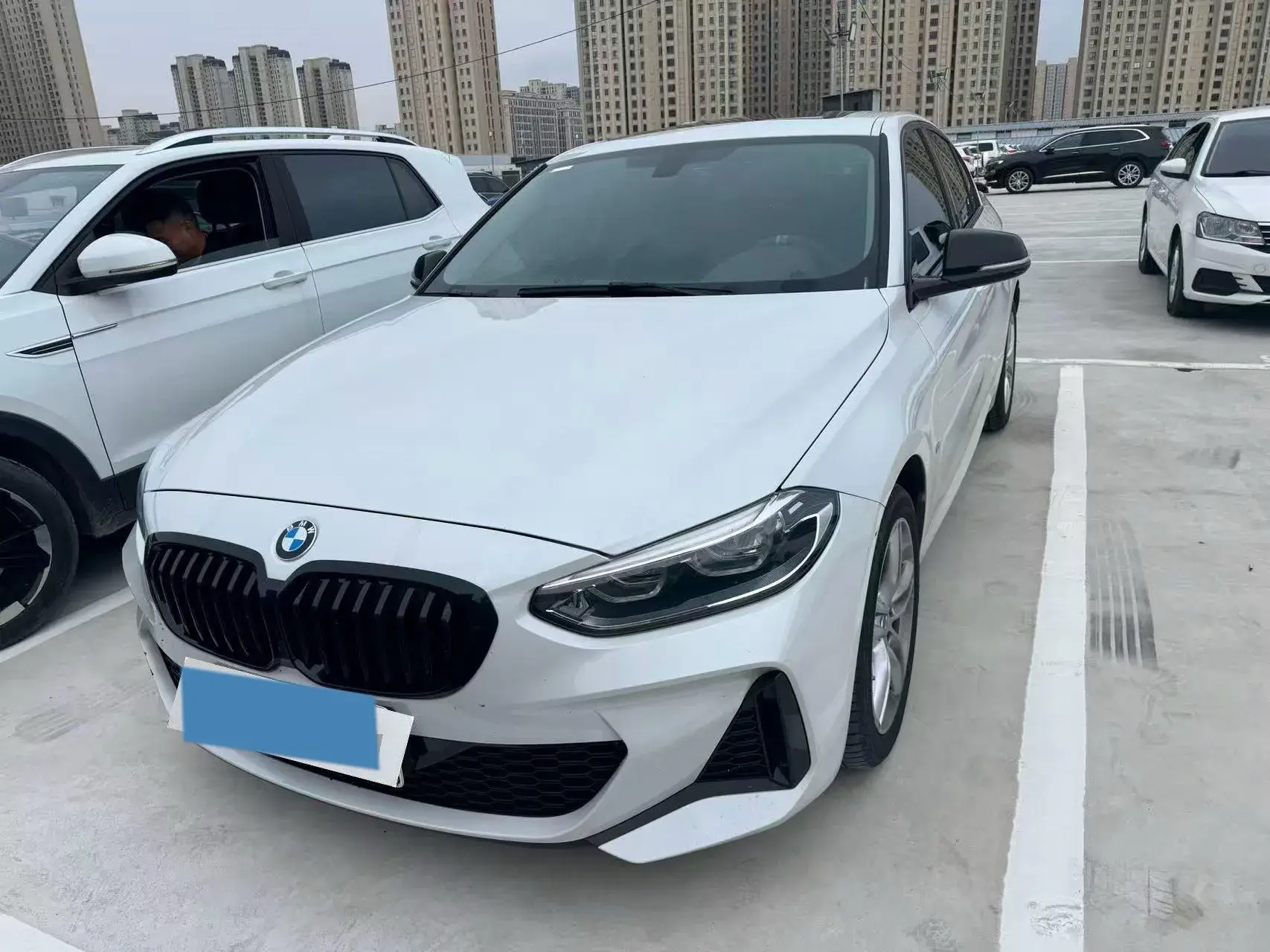 2023 BMW 1 thumbnail 2