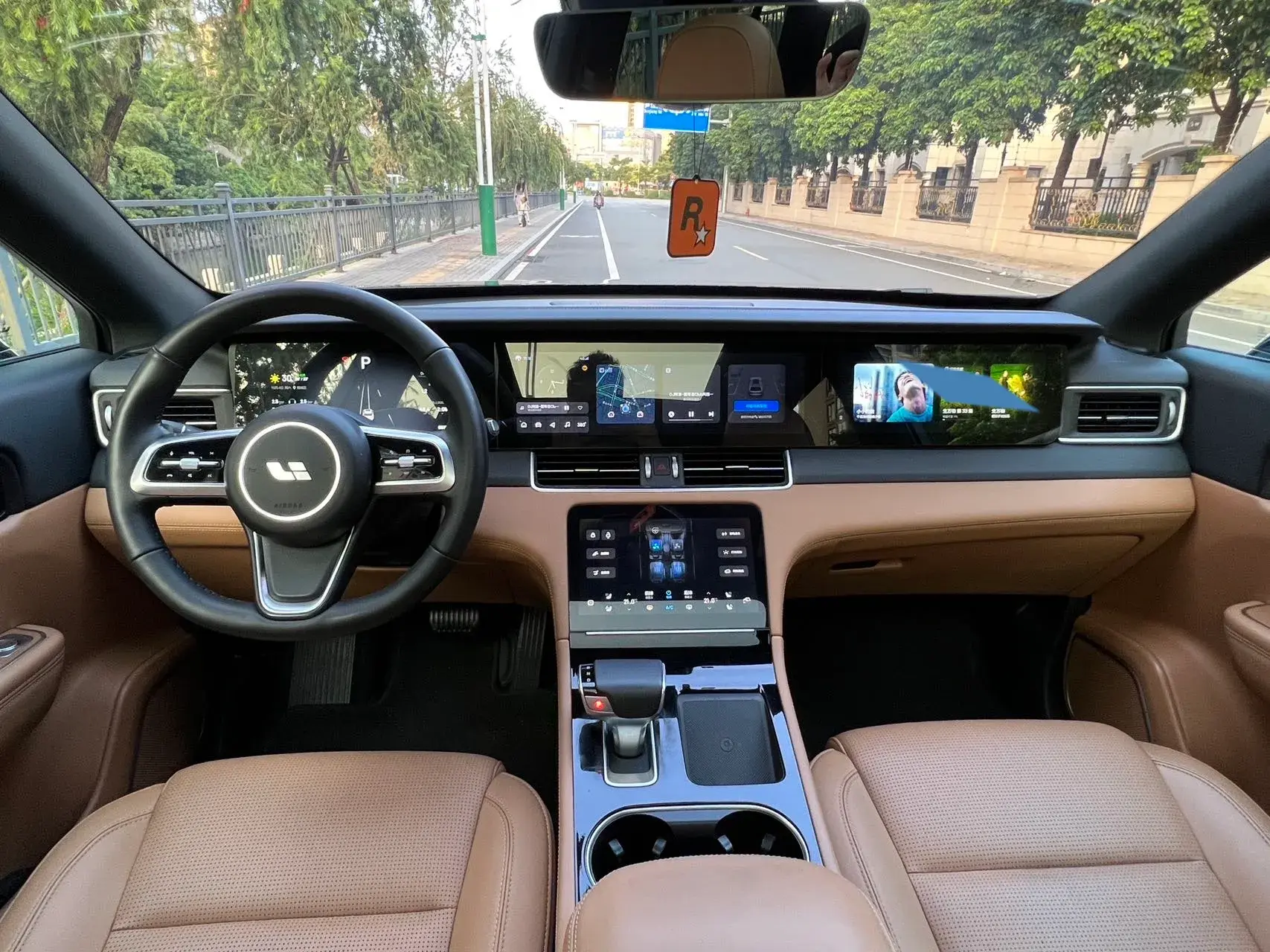 2021 LI ONE thumbnail 4