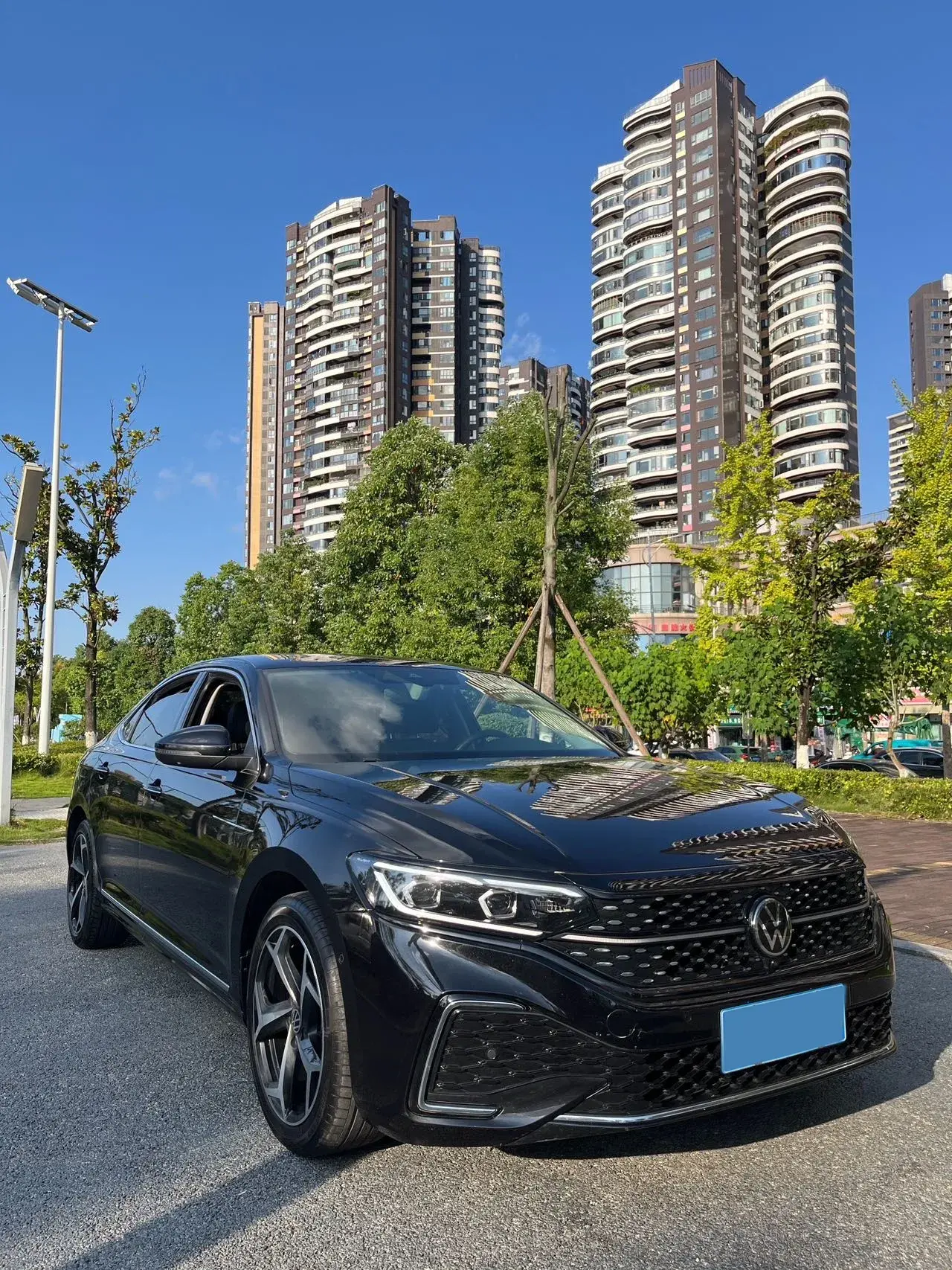 2024 VOLKSWAGEN PASSAT thumbnail 3