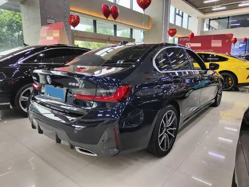 2024 BMW 3 thumbnail 4