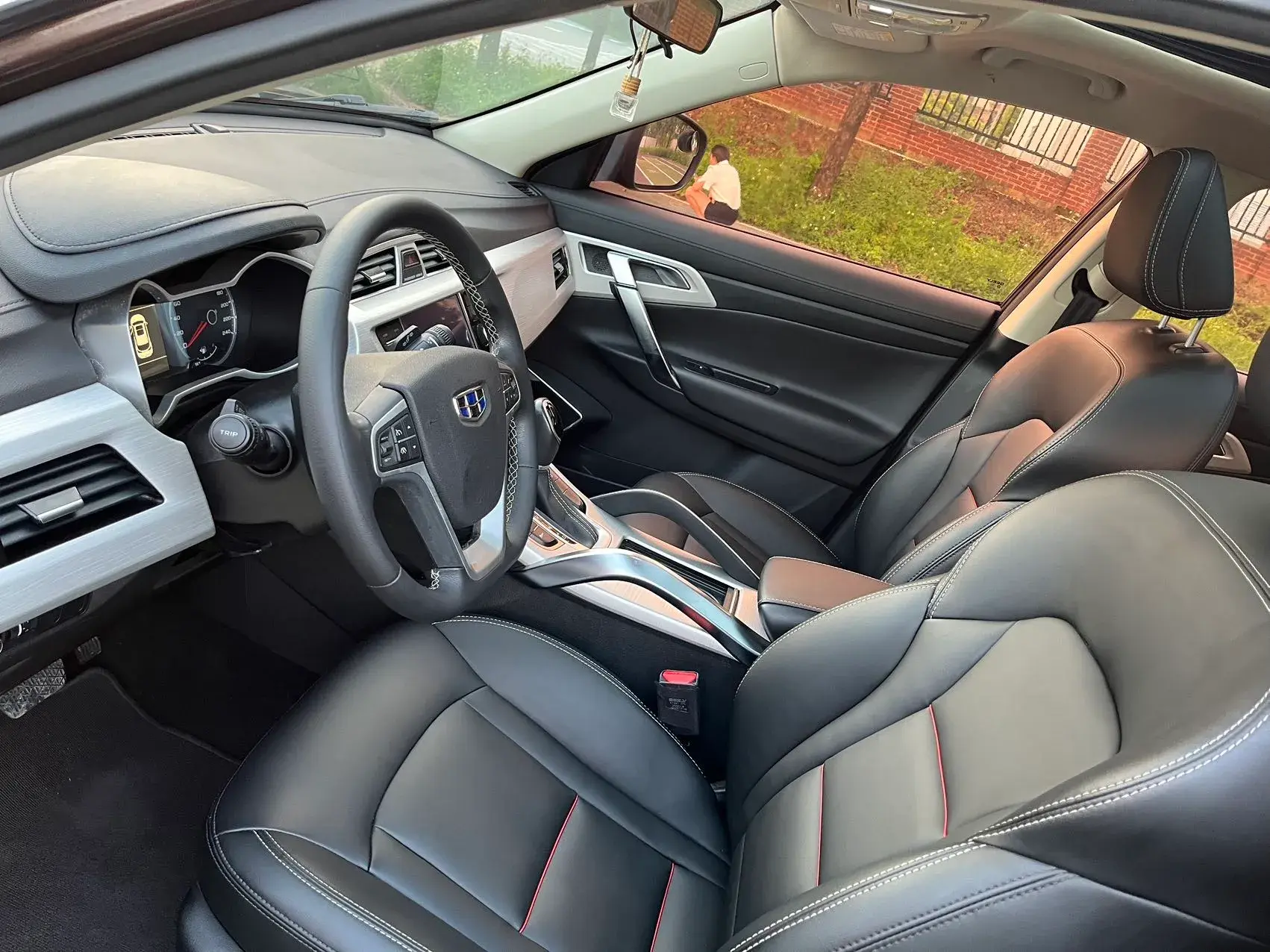 2018 GEELY AZKARRA thumbnail 4