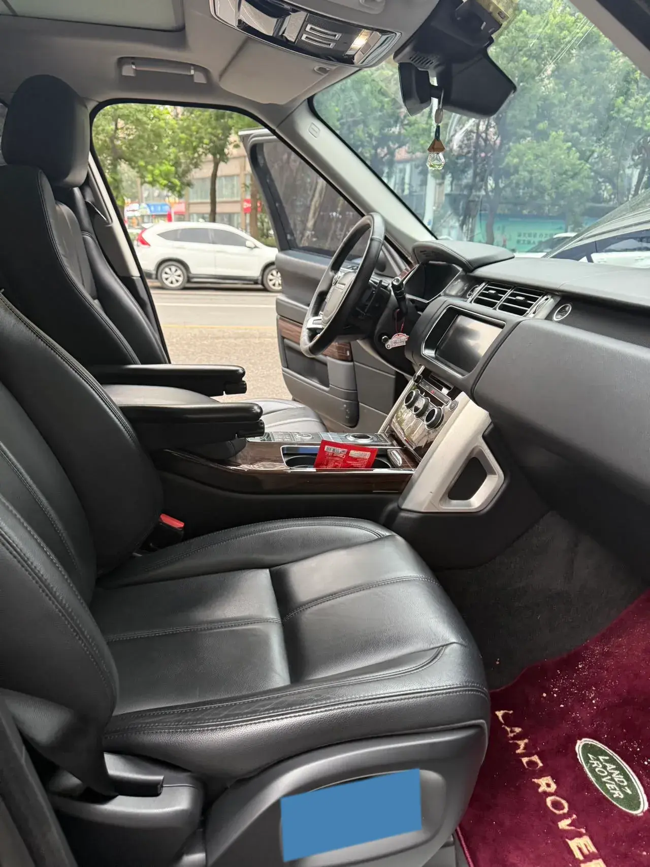 2017 LAND ROVER thumbnail 4