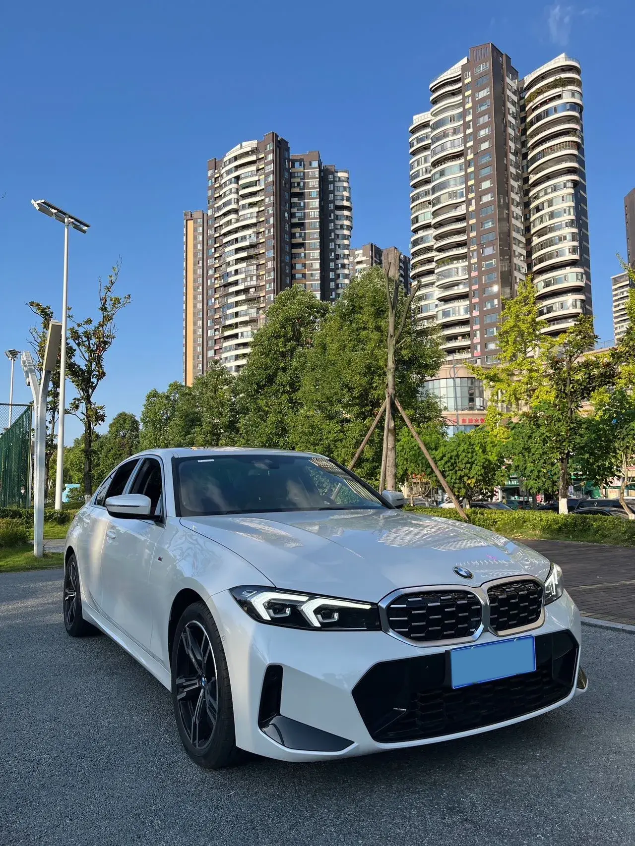 2024 BMW 3 thumbnail 3