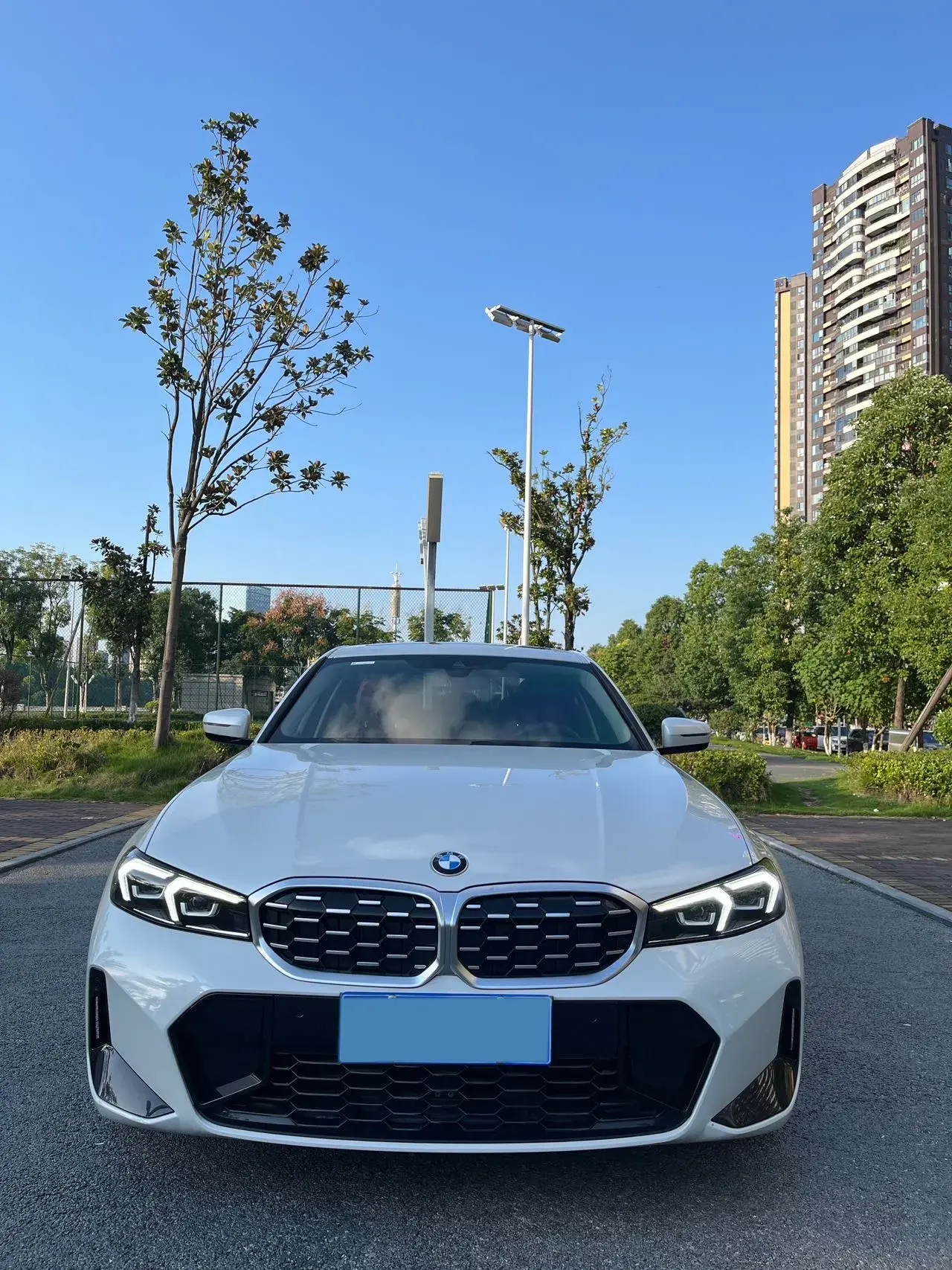 2024 BMW 3 thumbnail 2