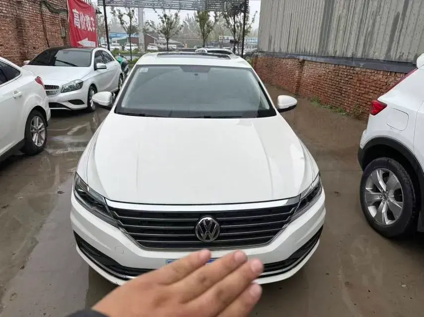 2018 VOLKSWAGEN LAVIDA thumbnail 2