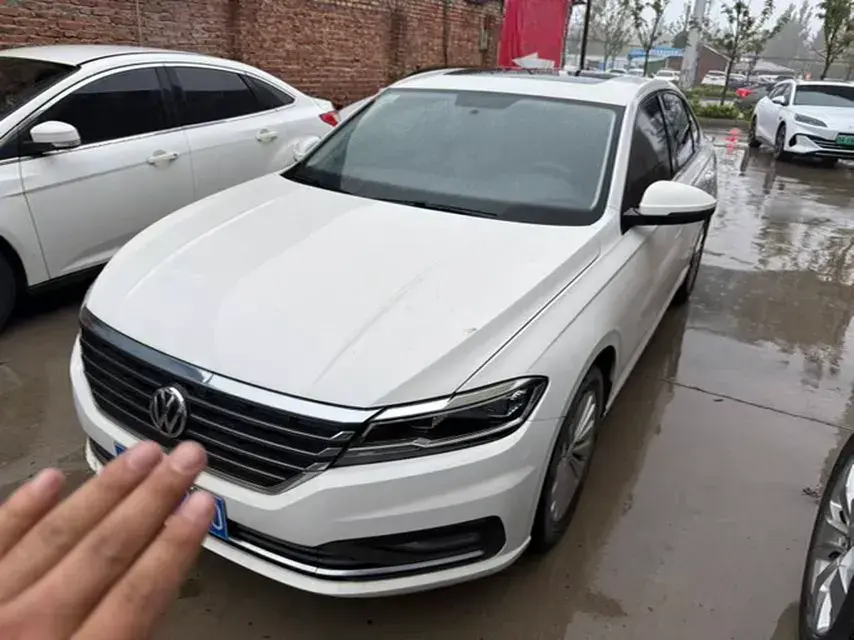 2018 VOLKSWAGEN LAVIDA view 1