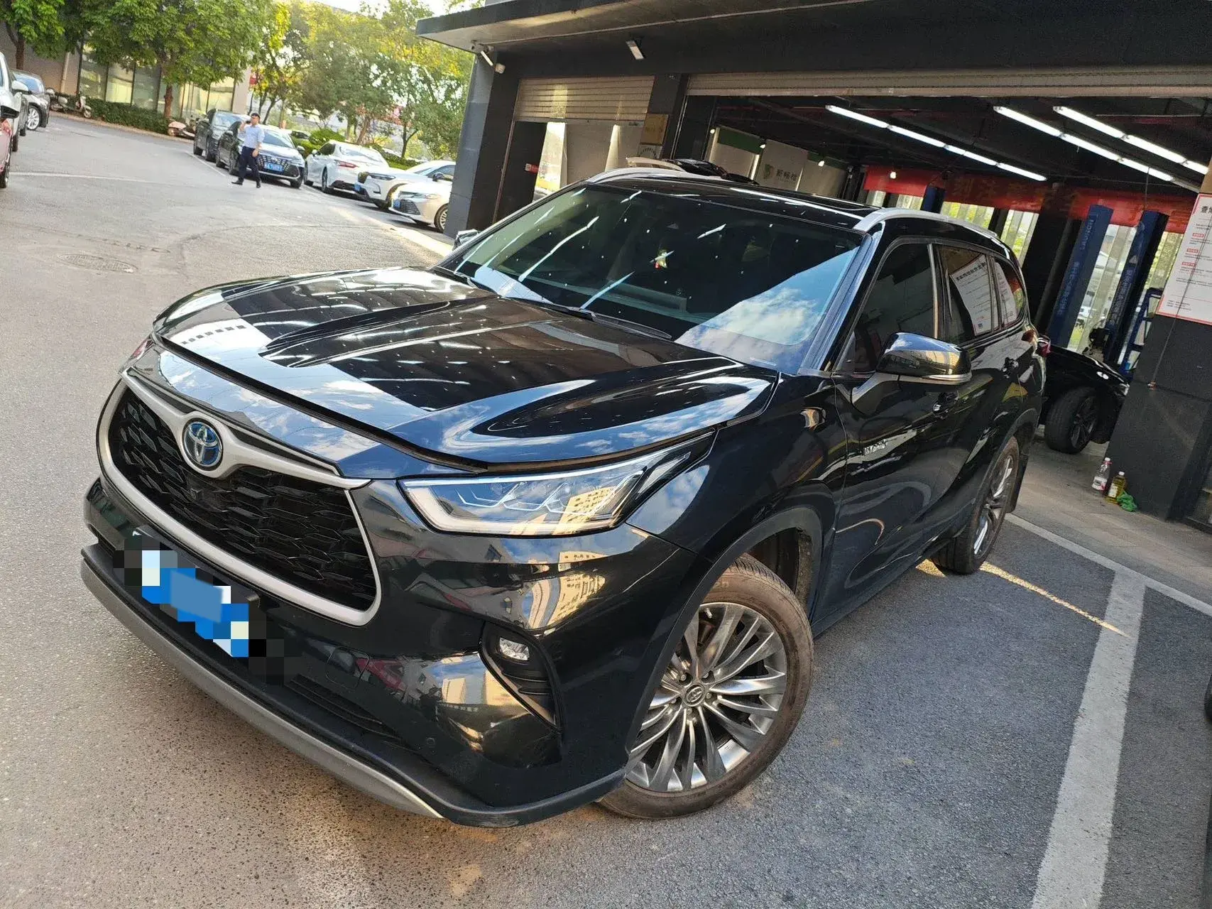 2022 TOYOTA HIGHLANDER view 1