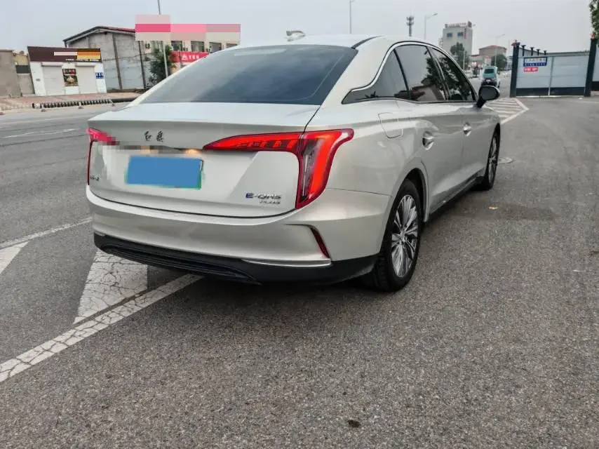 2024 HONGQI E-QM5 thumbnail 4