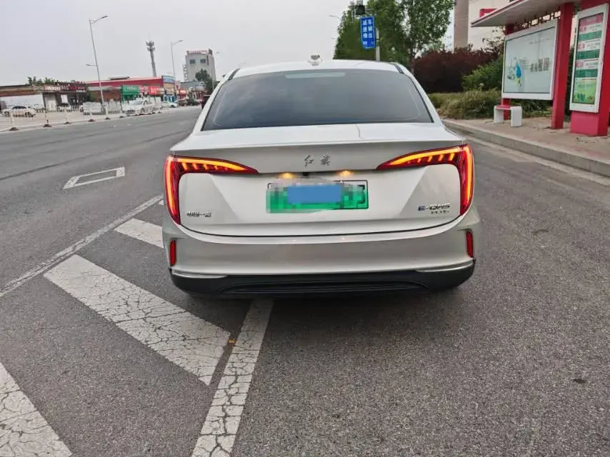 2024 HONGQI E-QM5 thumbnail 3