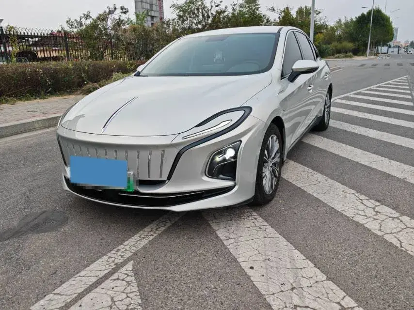 2024 HONGQI E-QM5 view 1