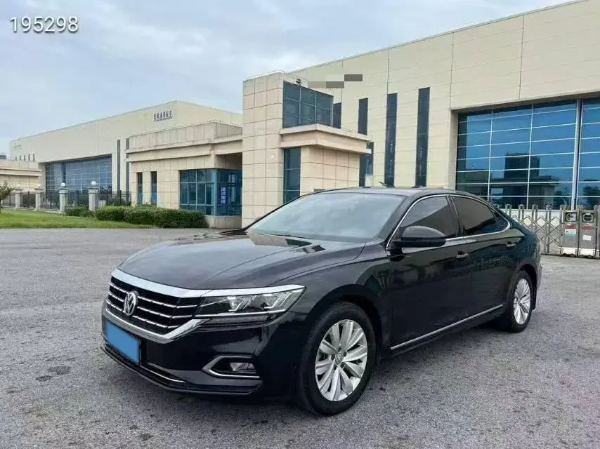 2020 VOLKSWAGEN PASSAT view 1