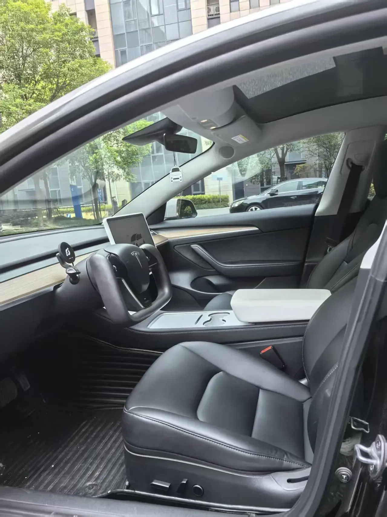 2022 TESLA MODEL thumbnail 4