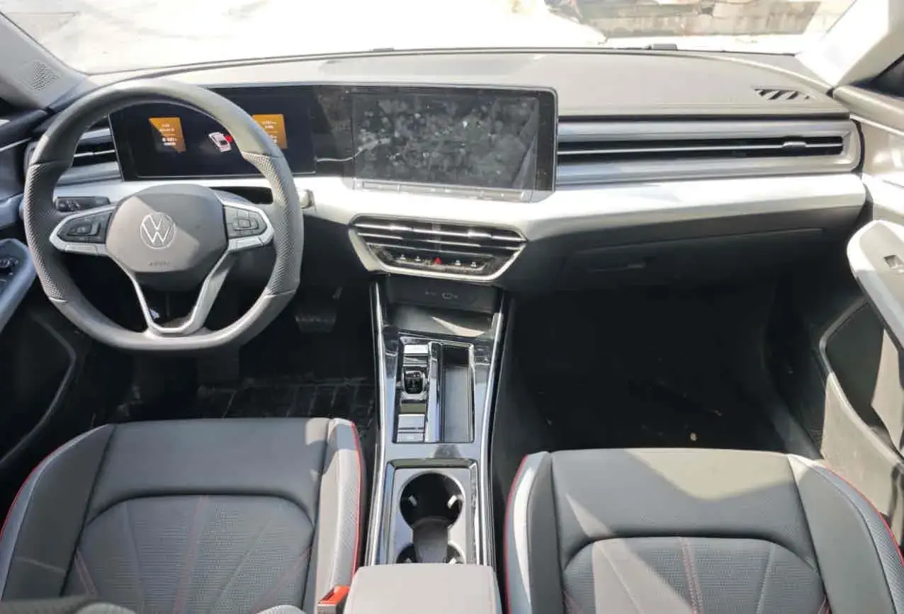 2025 VOLKSWAGEN LAMANDO thumbnail 2