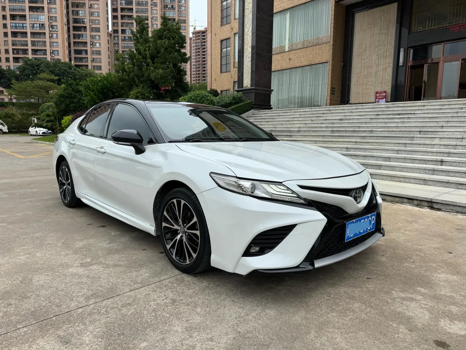 2018 TOYOTA CAMRY thumbnail 3