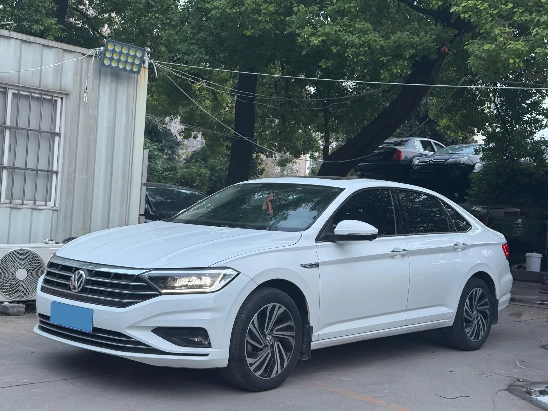 2023 VOLKSWAGEN SAGITAR view 1