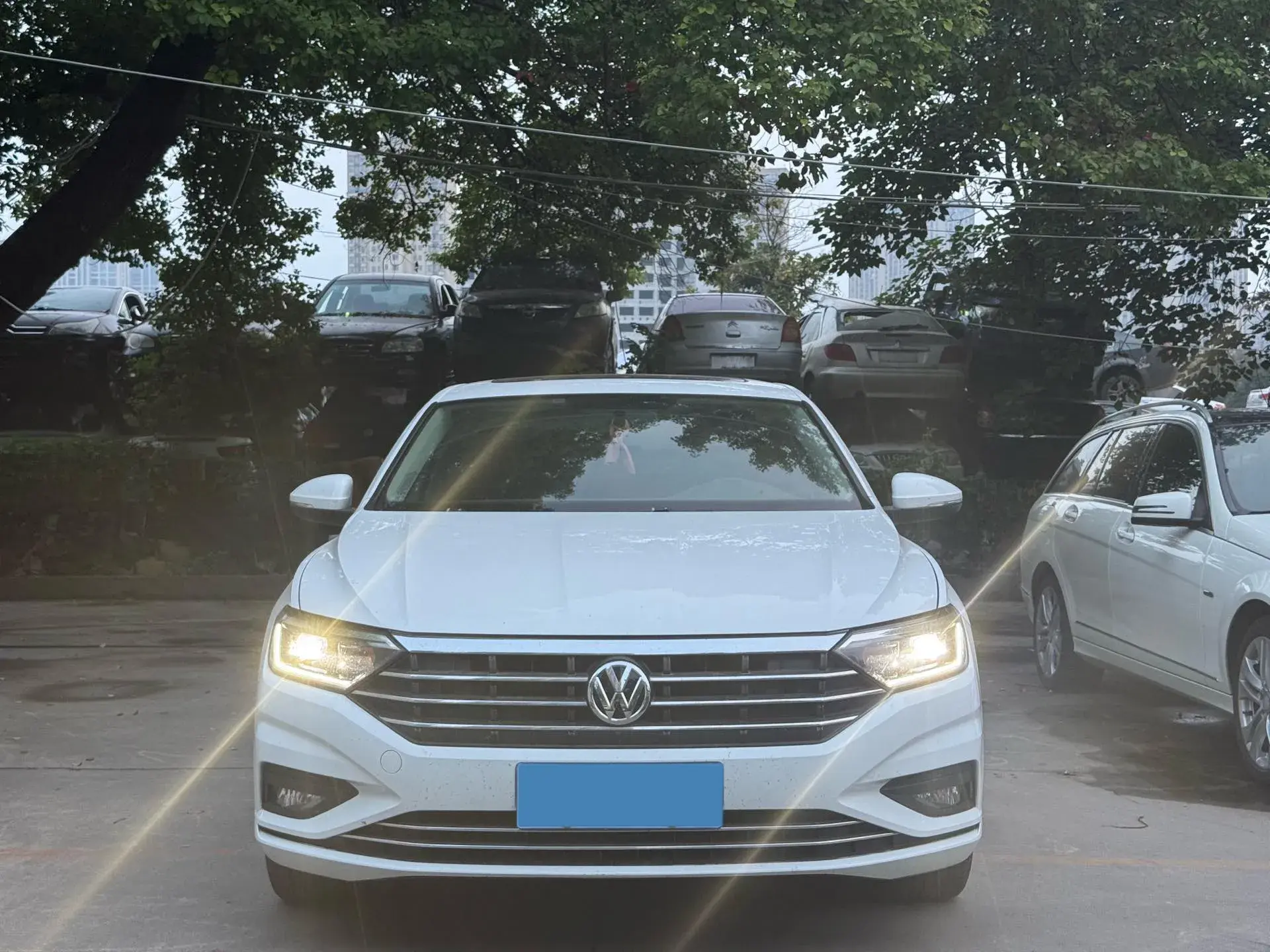 2023 VOLKSWAGEN SAGITAR thumbnail 2