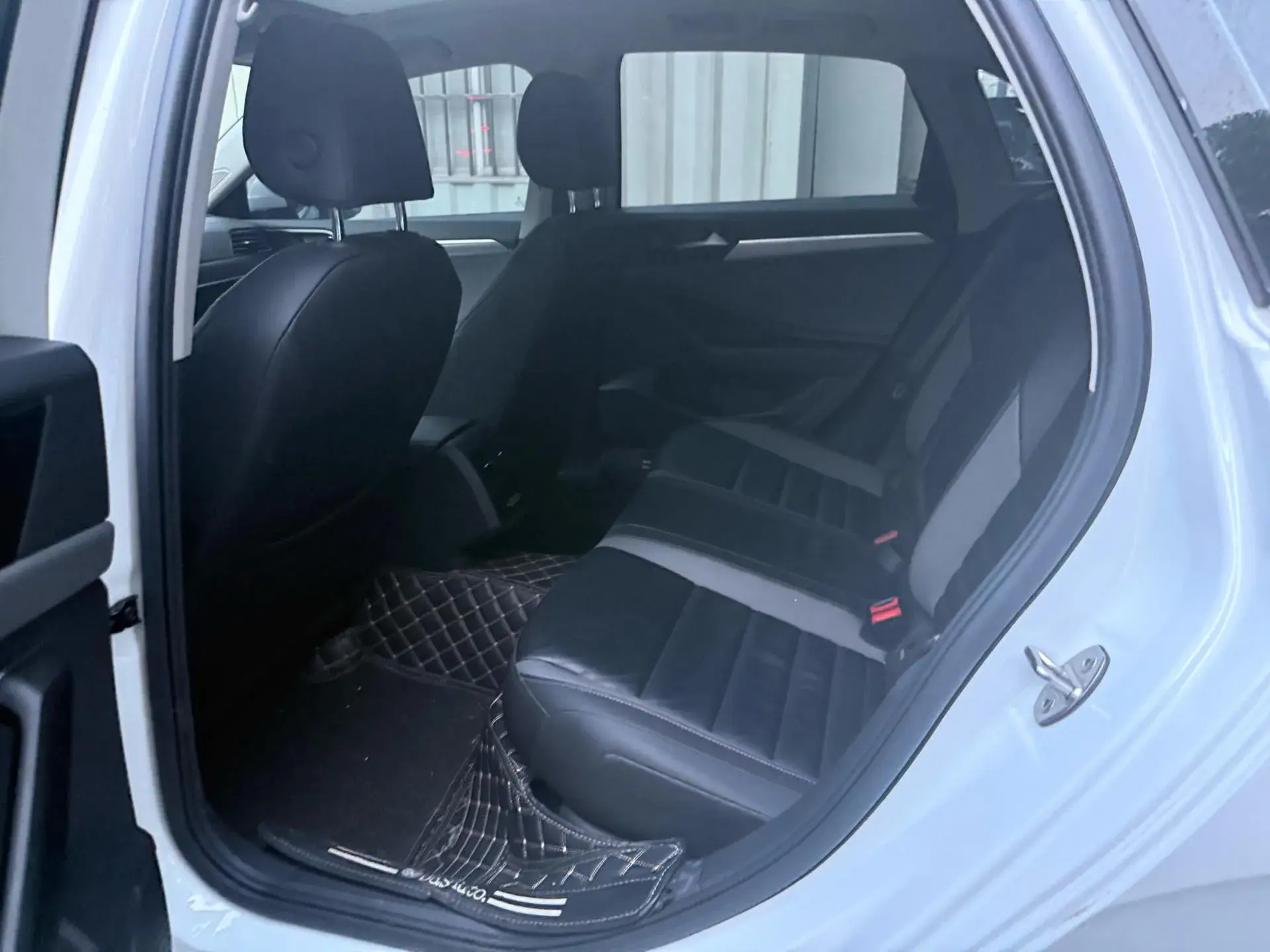 2023 VOLKSWAGEN SAGITAR thumbnail 4