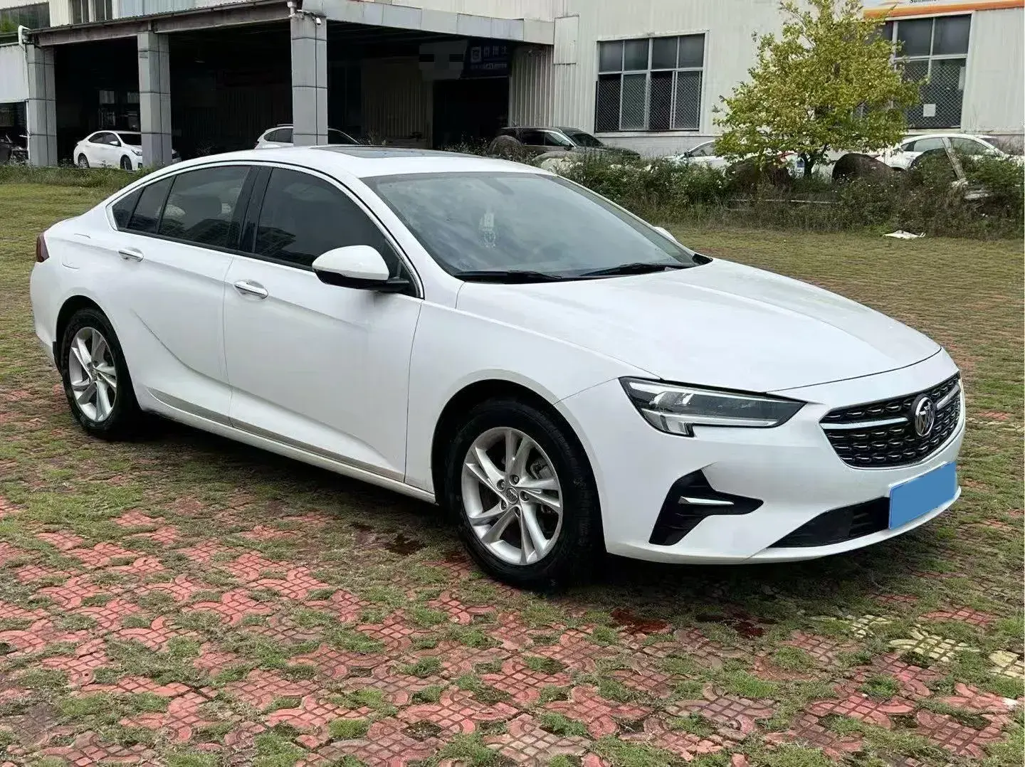 2020 BUICK REGAL thumbnail 3