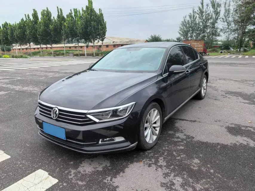 2018 VOLKSWAGEN MAGOTAN view 1