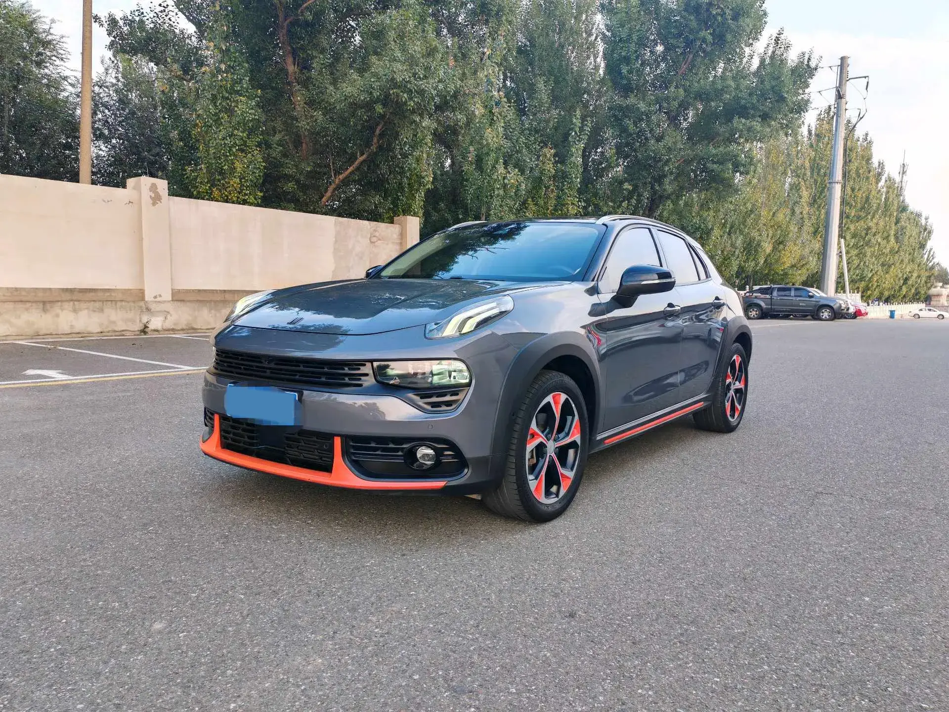 2019 LYNK&CO 02 view 1