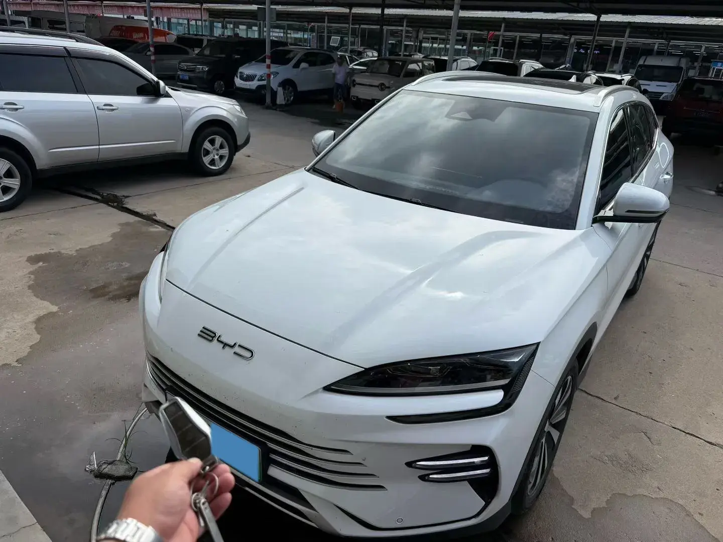 2023 BYD SONG view 1