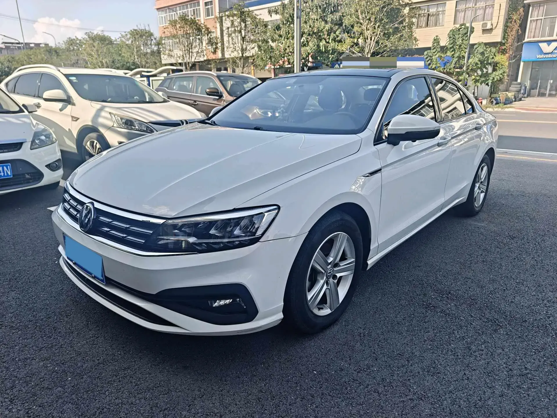 2021 VOLKSWAGEN LAMANDO view 1