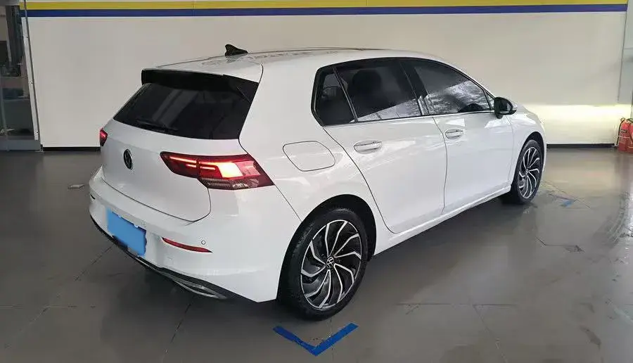 2021 VOLKSWAGEN GOLF thumbnail 2