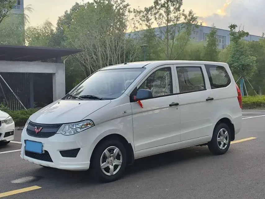 2021 WULING HONGGUANG view 1