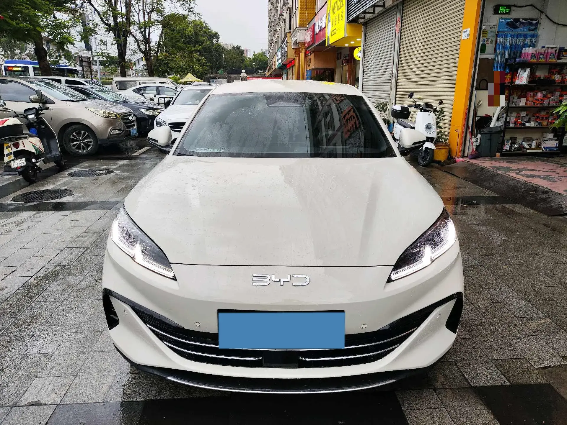 2025 BYD SEAL thumbnail 2